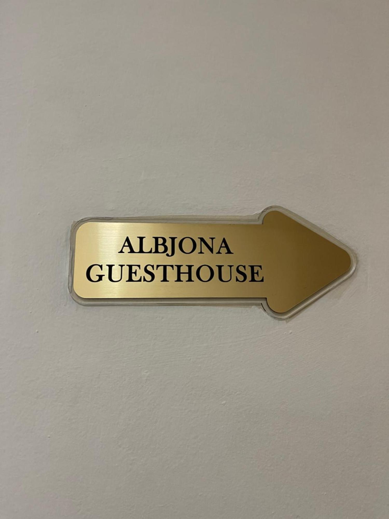 Albjona Guesthouse Tirana Buitenkant foto