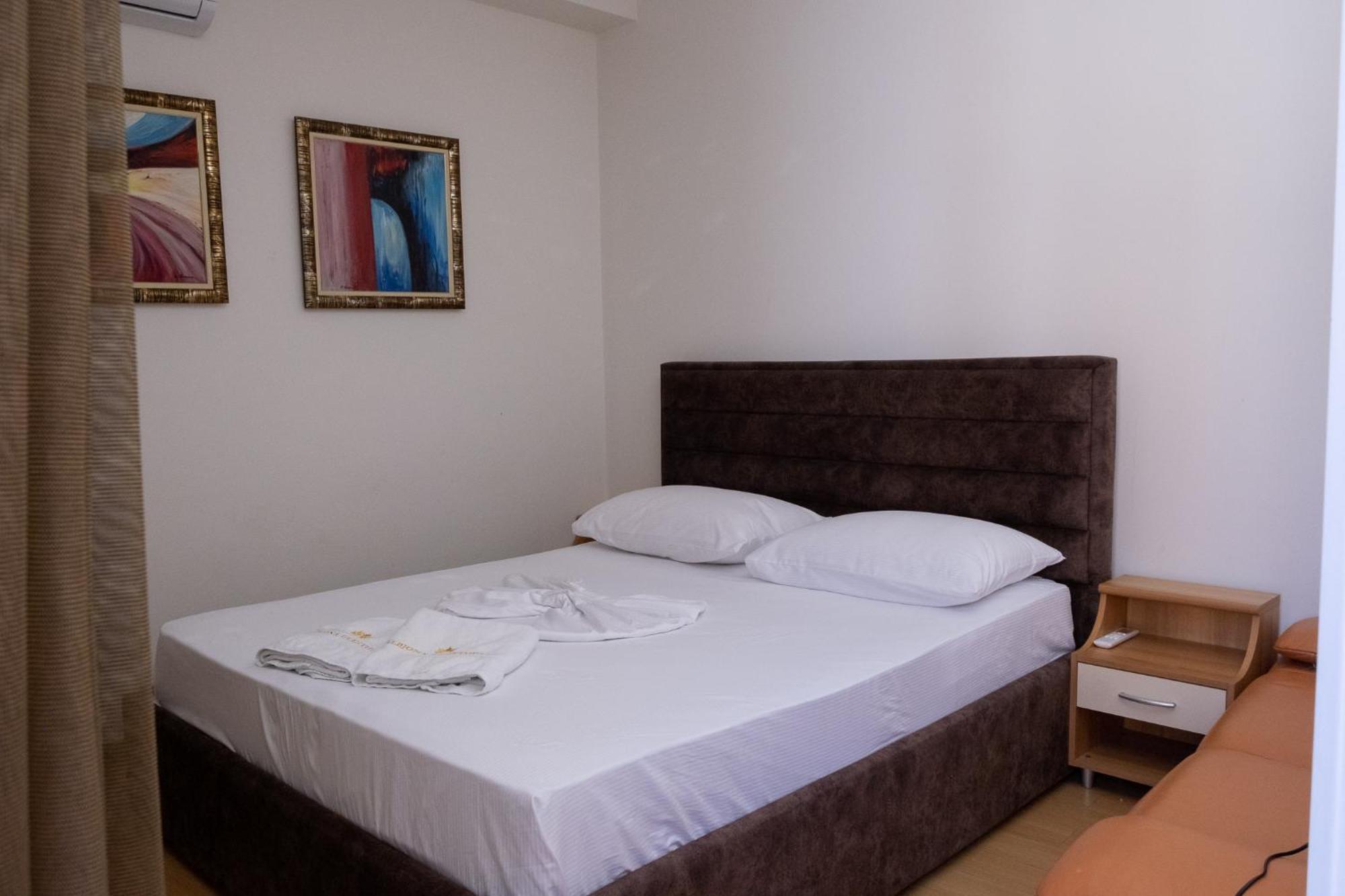 Albjona Guesthouse Tirana Buitenkant foto