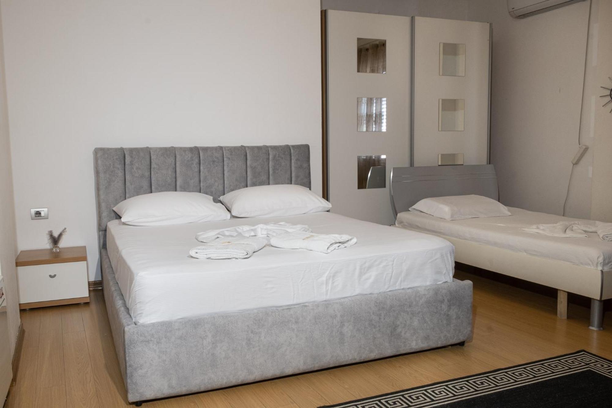 Albjona Guesthouse Tirana Buitenkant foto
