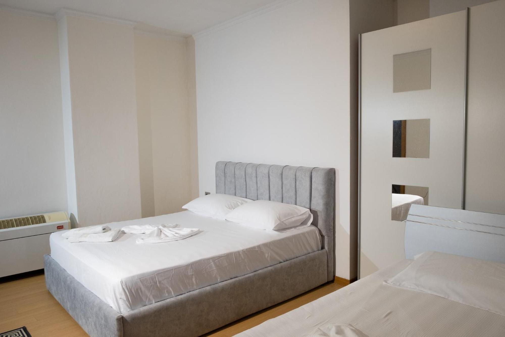 Albjona Guesthouse Tirana Buitenkant foto