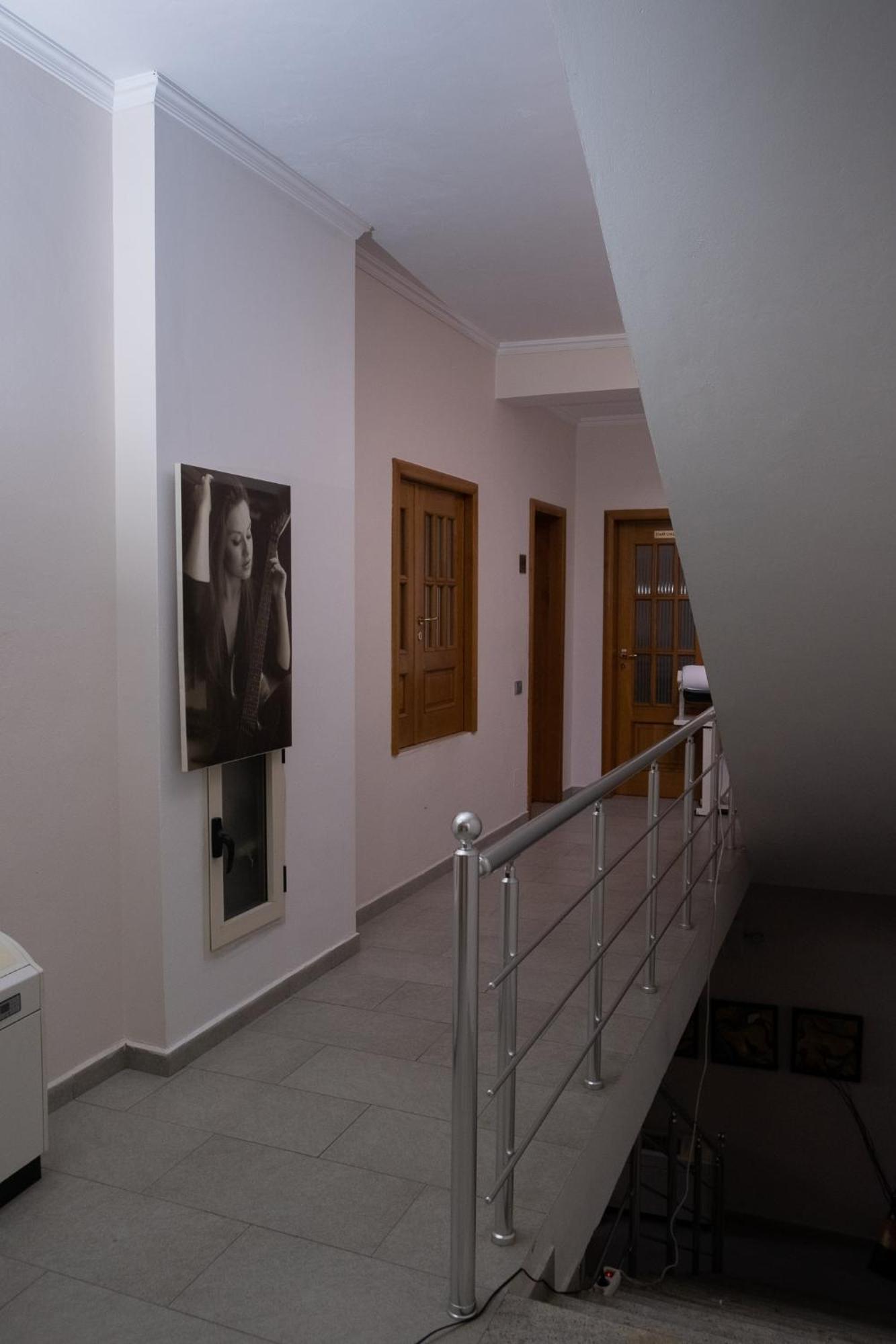 Albjona Guesthouse Tirana Buitenkant foto