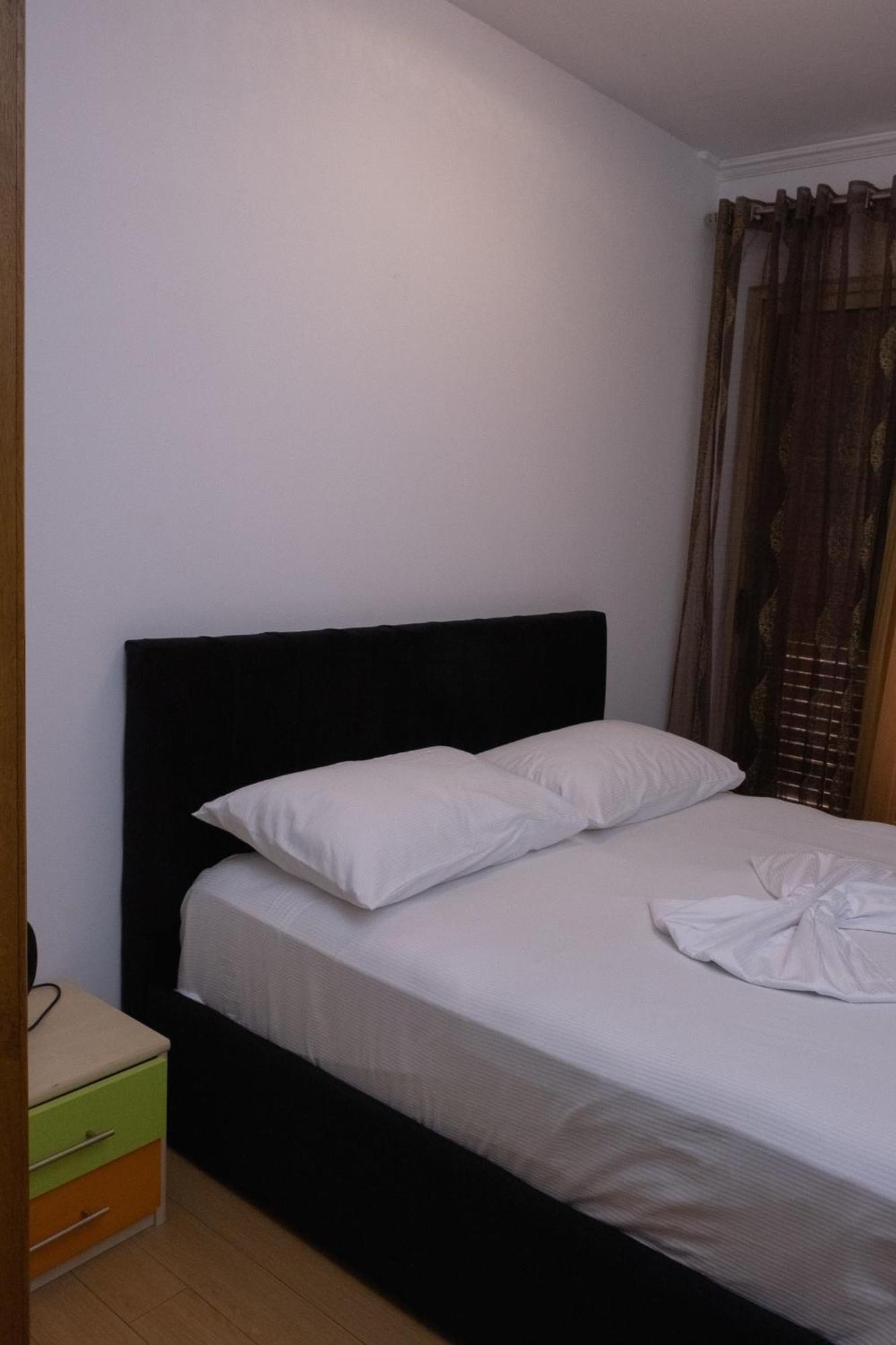 Albjona Guesthouse Tirana Buitenkant foto