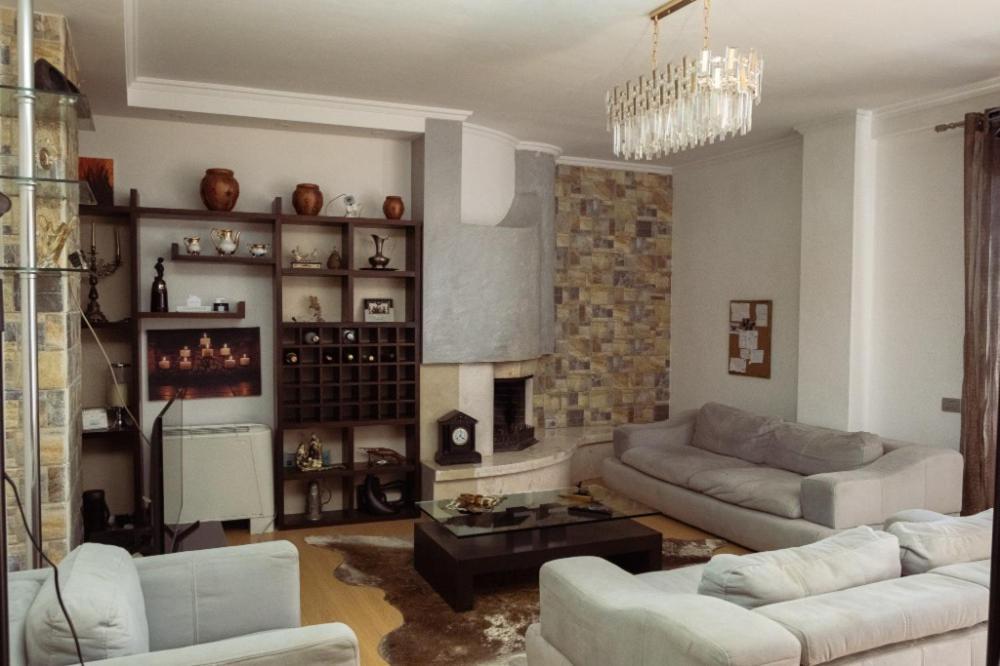 Albjona Guesthouse Tirana Buitenkant foto