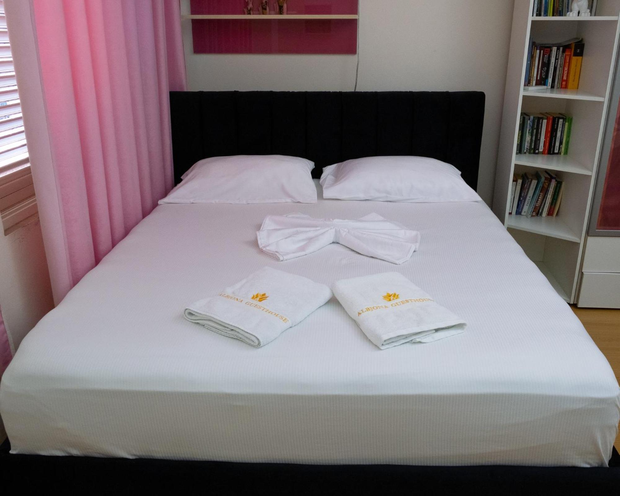 Albjona Guesthouse Tirana Buitenkant foto