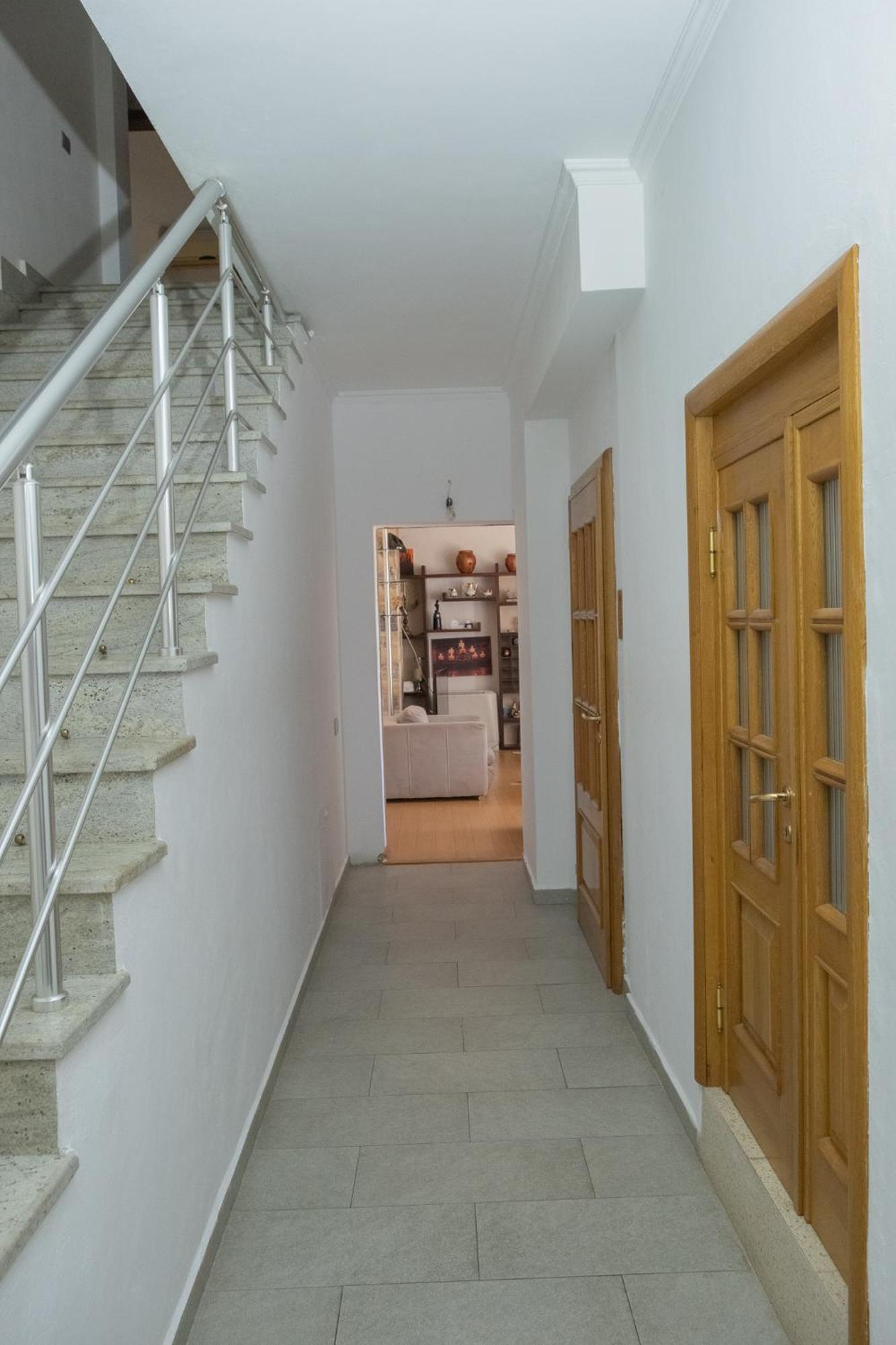 Albjona Guesthouse Tirana Buitenkant foto