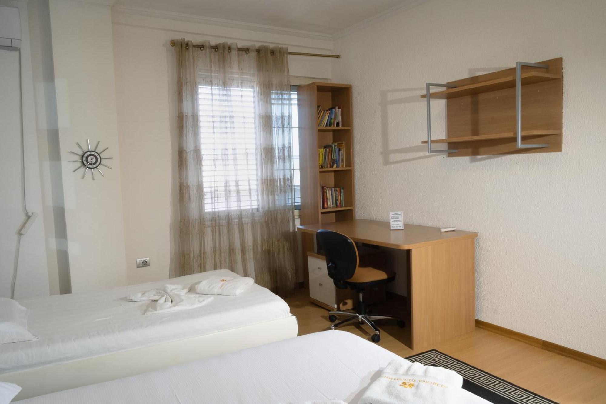 Albjona Guesthouse Tirana Buitenkant foto